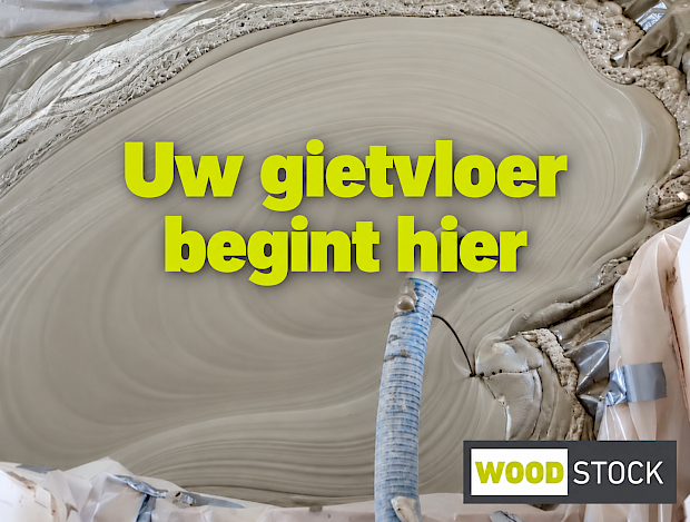 Isopact wordt met een slang aangebracht als isolerende laag in de vloeropbouw, met de tekst Uw gietvloer begint hier en het Woodstock-logo.